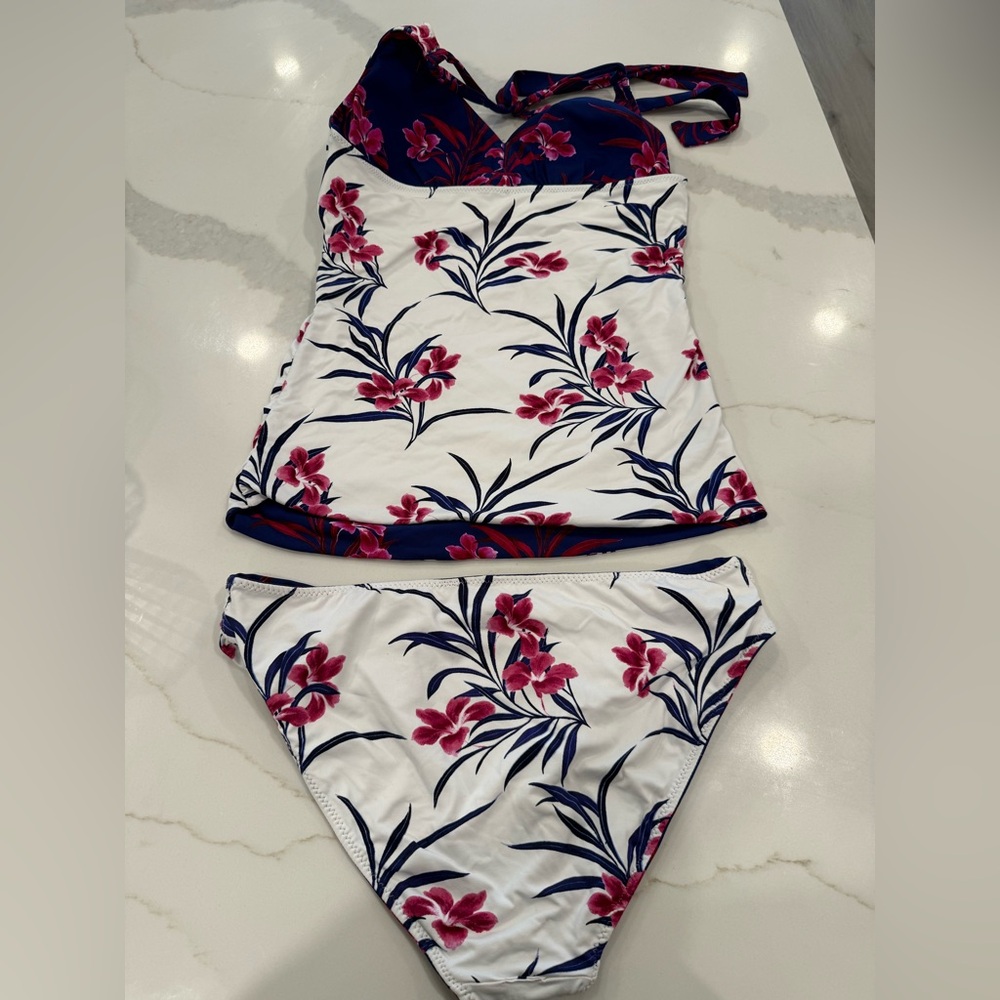 Worn once-Tommy Bahama Floral Tankini set - Picture 5 of 6